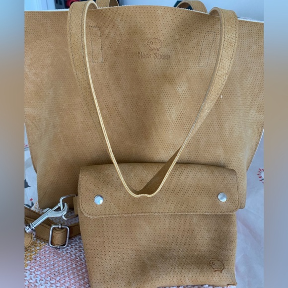 *COMBO * Tote bag plus multi bag or funny pack vegan leather camel pre loved 💕 - Picture 3 of 12